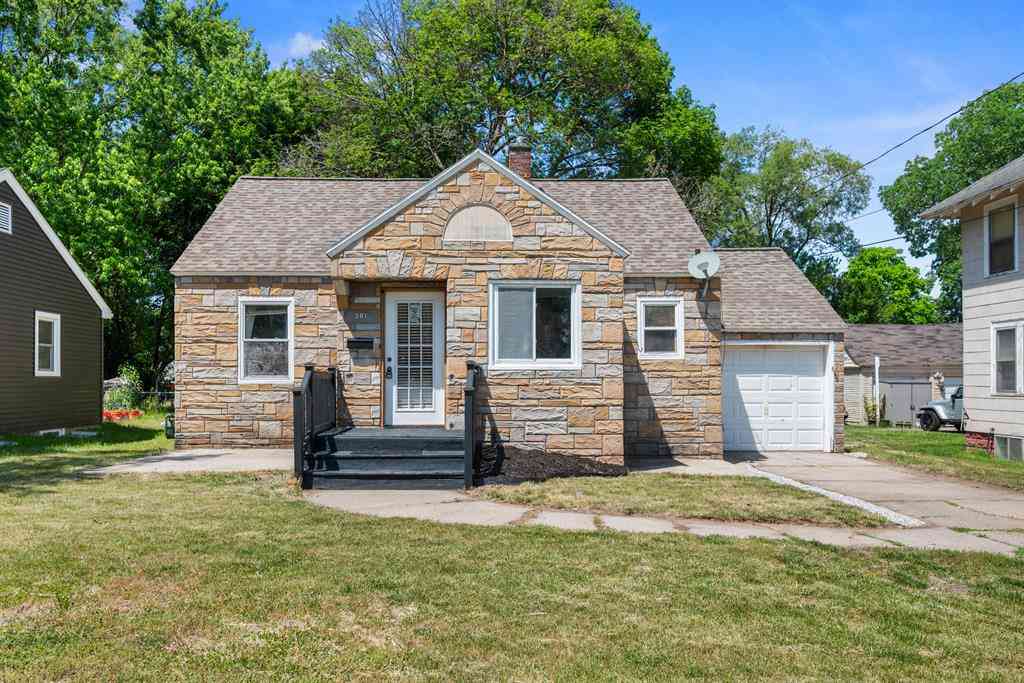 Homes For Sale - 301 Lemyra Street Se SE<br/> Kent County, Wyoming, MI 49548
