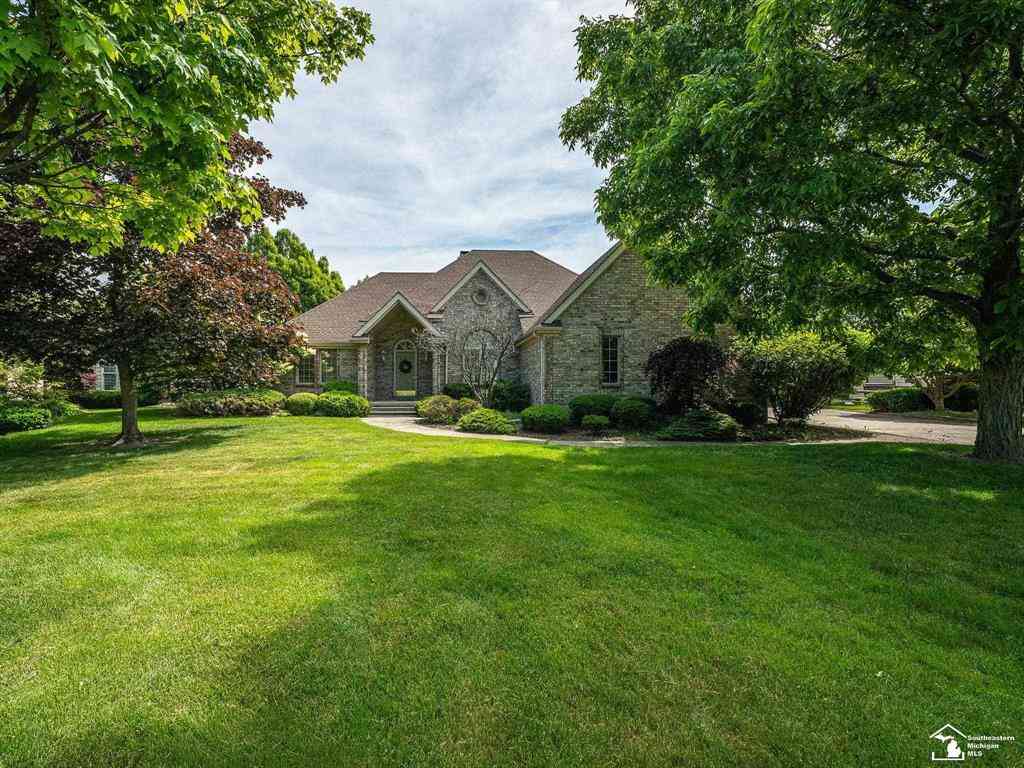 Homes For Sale - 5572 Raven Parkway Drive <br/> Monroe, MI 48161