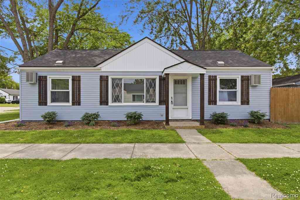 Homes For Sale - 26375 Waldorf Street <br/> Macomb County, Roseville, MI 48066