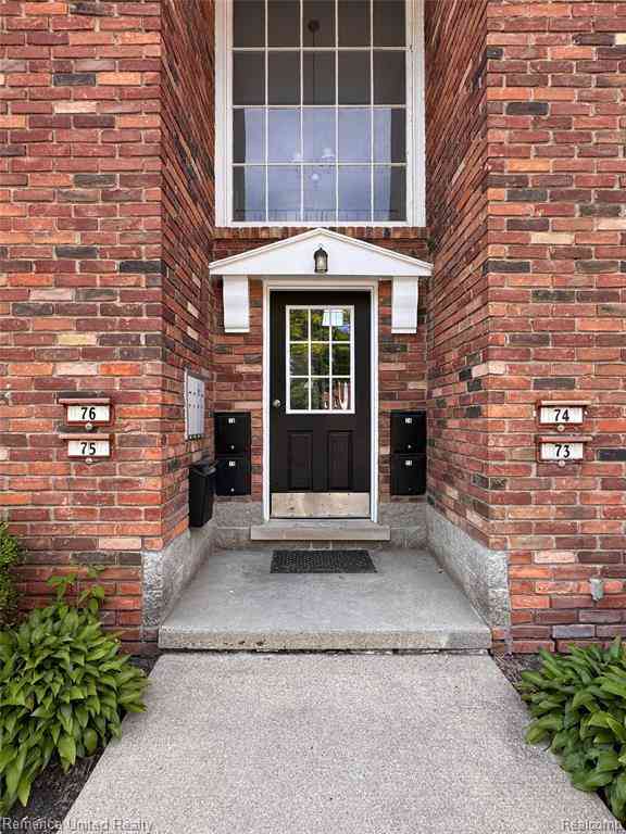 Condo For Sale - 31831 Grand River Avenue <br/> Farmington, MI 48336