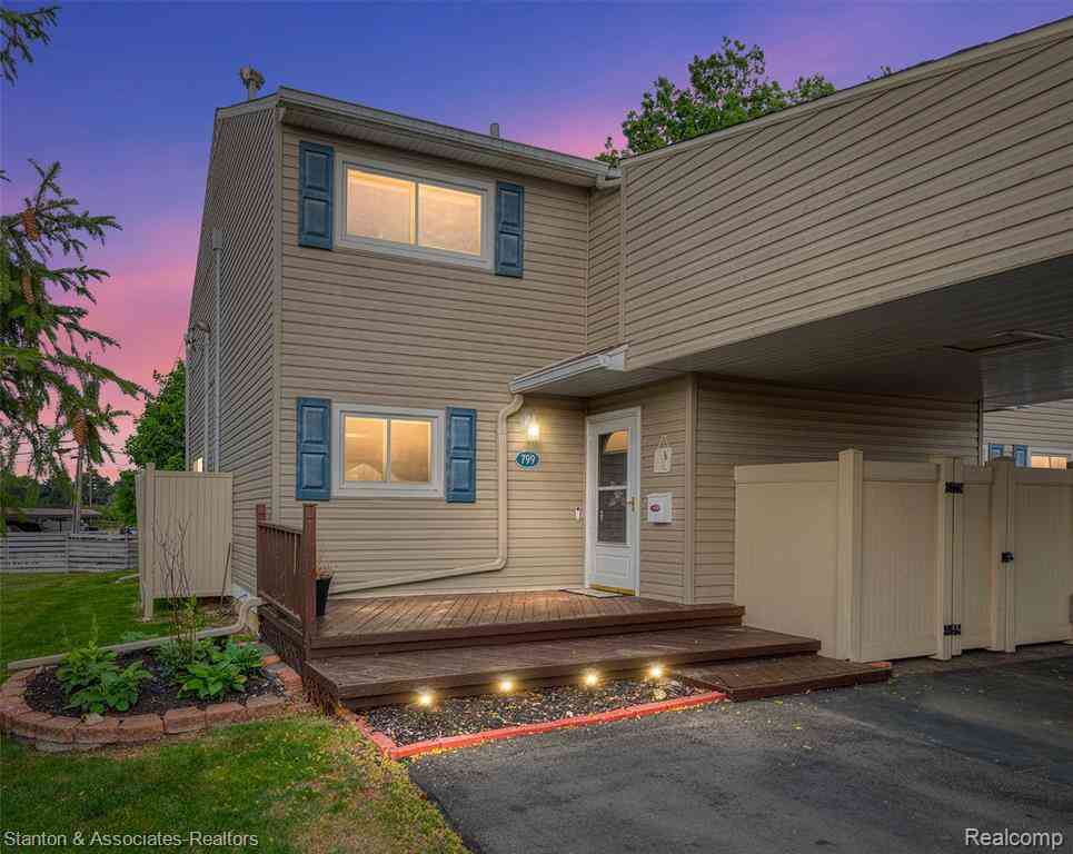 Condo For Sale - 799 Kirts Boulevard <br/> Troy, MI 48084