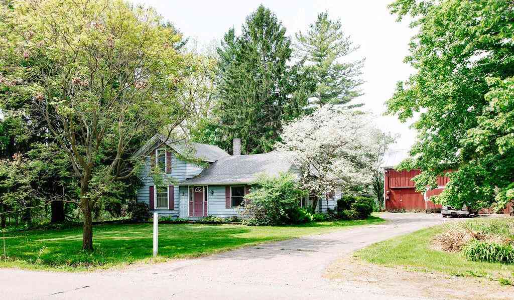 Homes For Sale - 421 Kinsey Avenue Se SE<br/> Caledonia, MI 49316