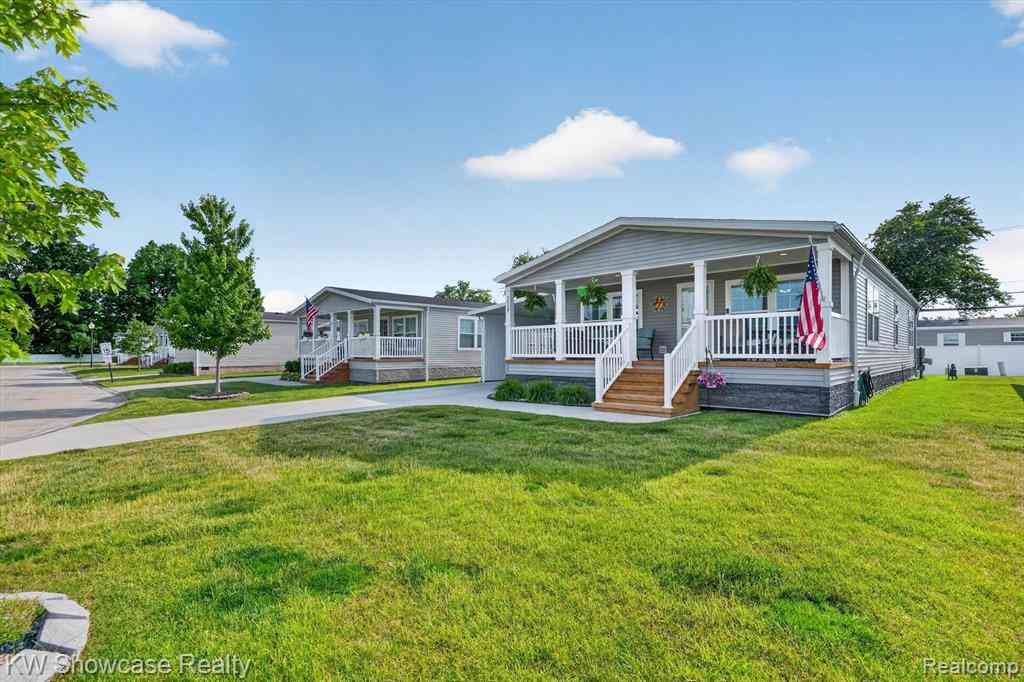 Homes For Sale - 52525 Willow Wood Court <br/> Macomb County, Chesterfield, MI 48051
