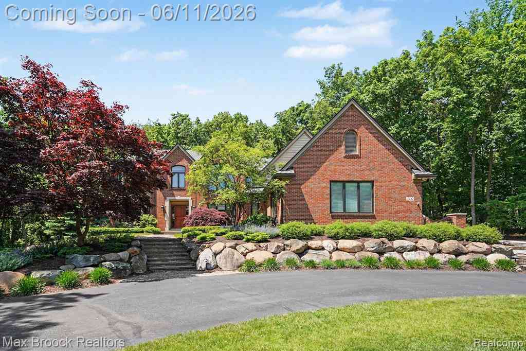 Homes For Sale - 1300 Oak Hollow Drive <br/> Oakland County, Milford, MI 48380