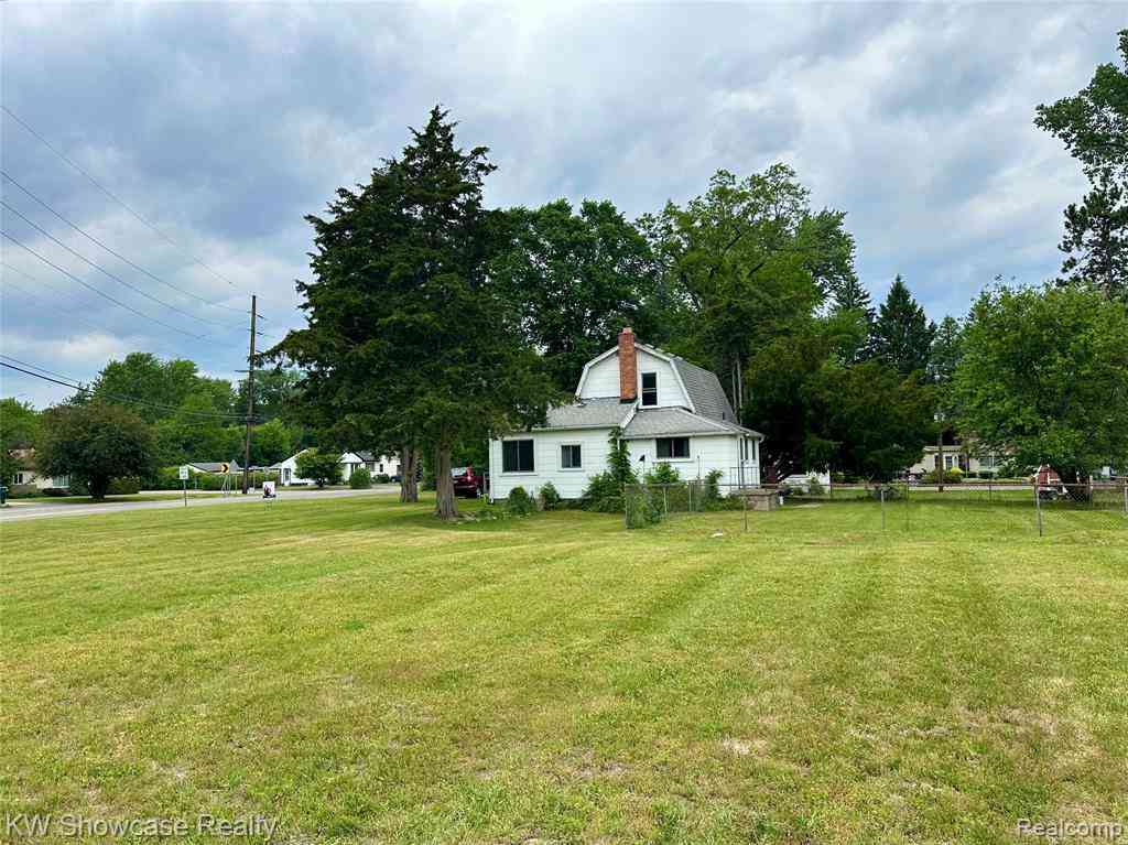 Homes For Sale - 1634 S Commerce Road <br/> Walled Lake, MI 48390