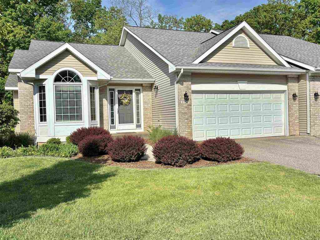 Homes For Sale - 1753 NE Sanderling Court <br/> Grand Rapids, MI 49505