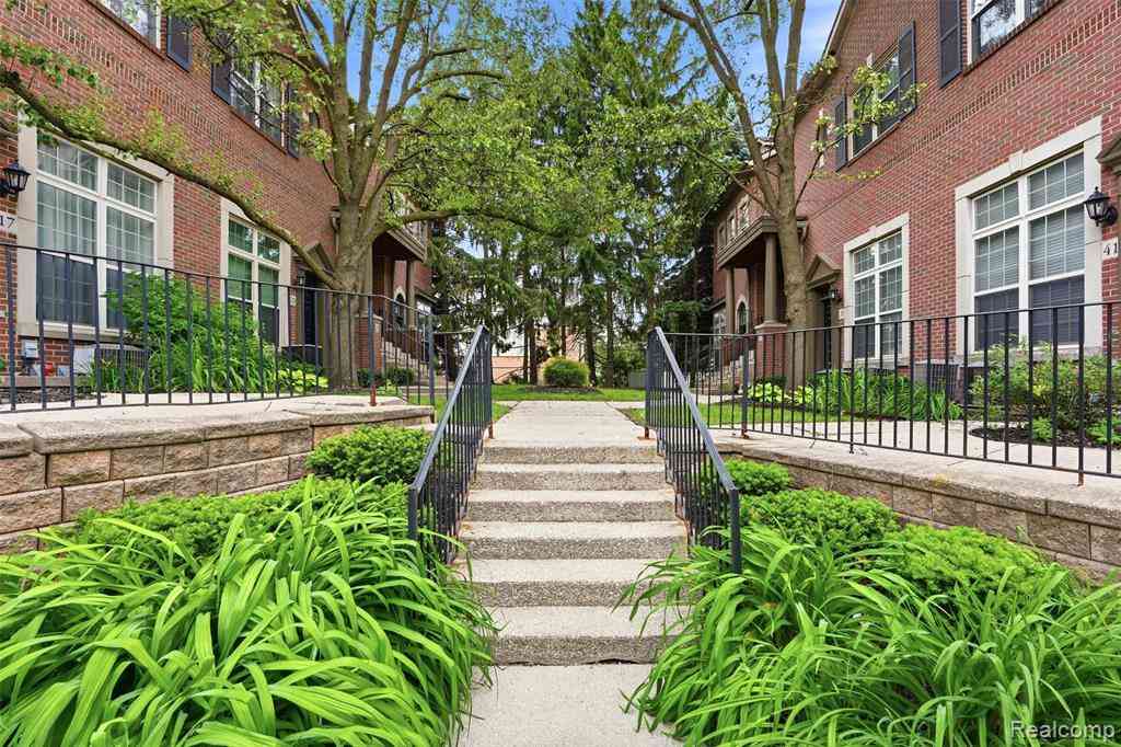 Condo For Sale - 37 W Village Lane <br/> Dearborn, MI 48124