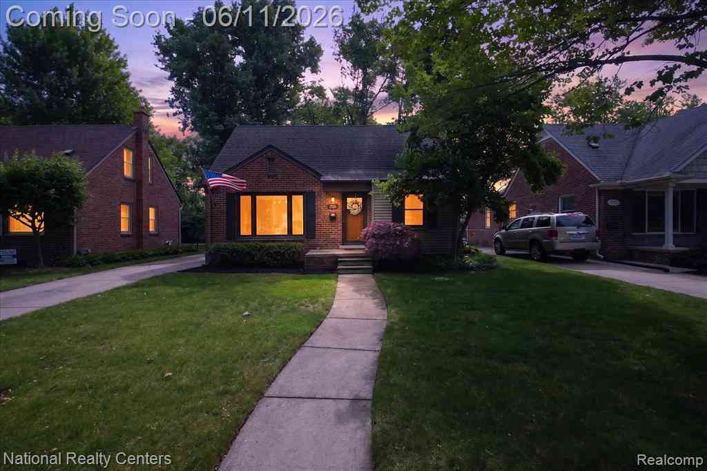 Homes For Sale - 2436 N Vermont Avenue <br/> Royal Oak, MI 48073