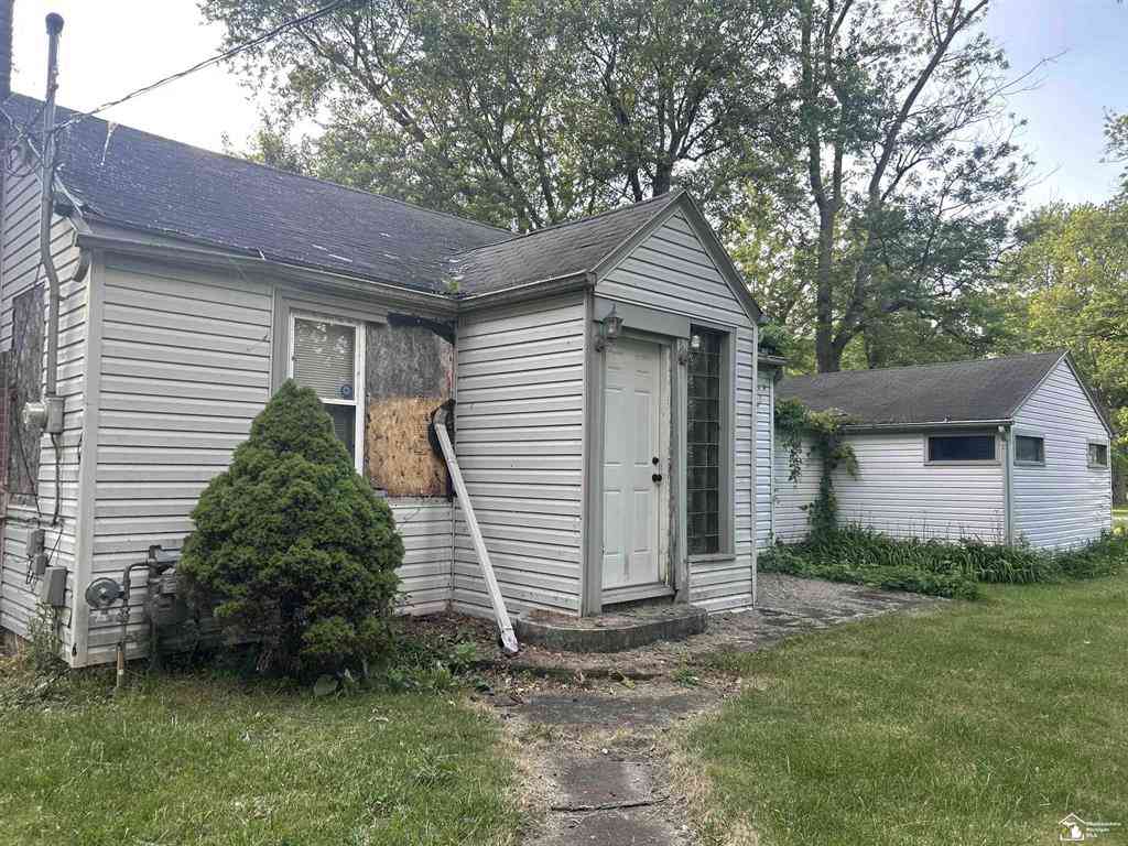 Homes For Sale - 7467 S Telegraph Road <br/> Temperance, MI 48182