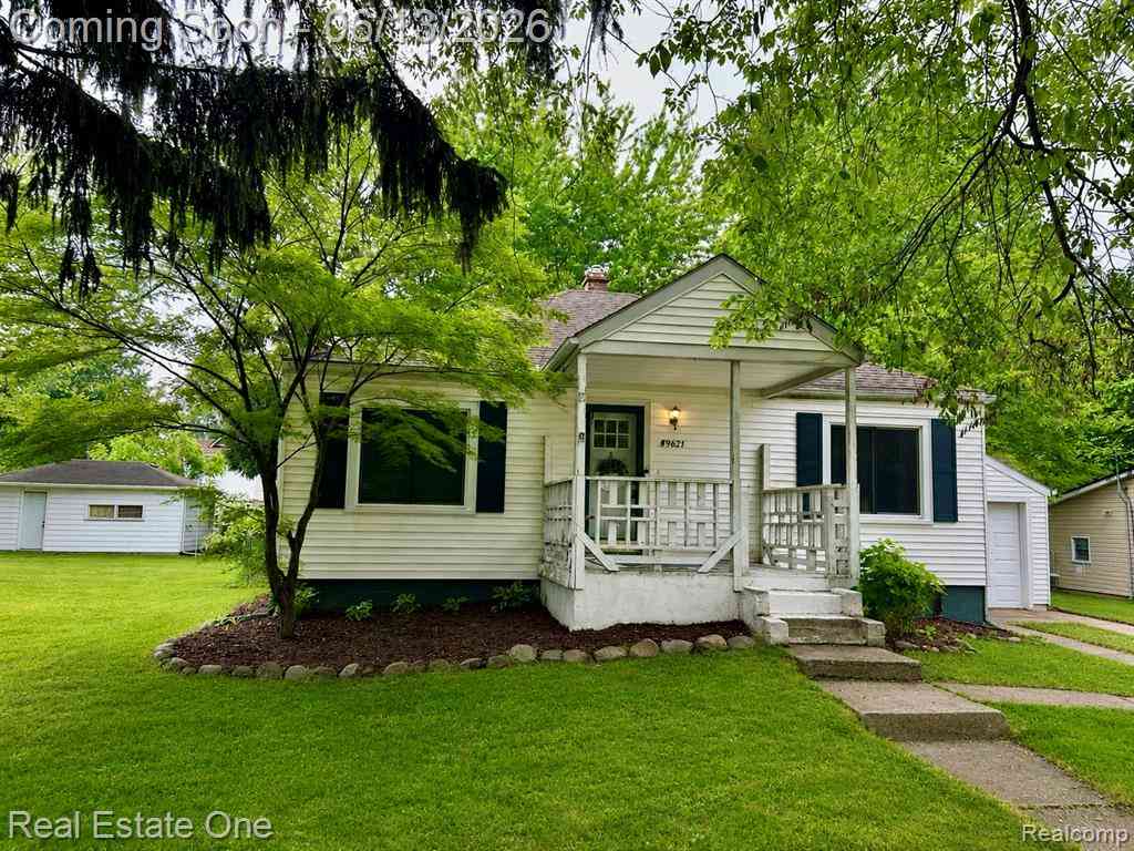 Homes For Sale - 39621 Ormsby Street <br/> Clinton Township, MI 48036