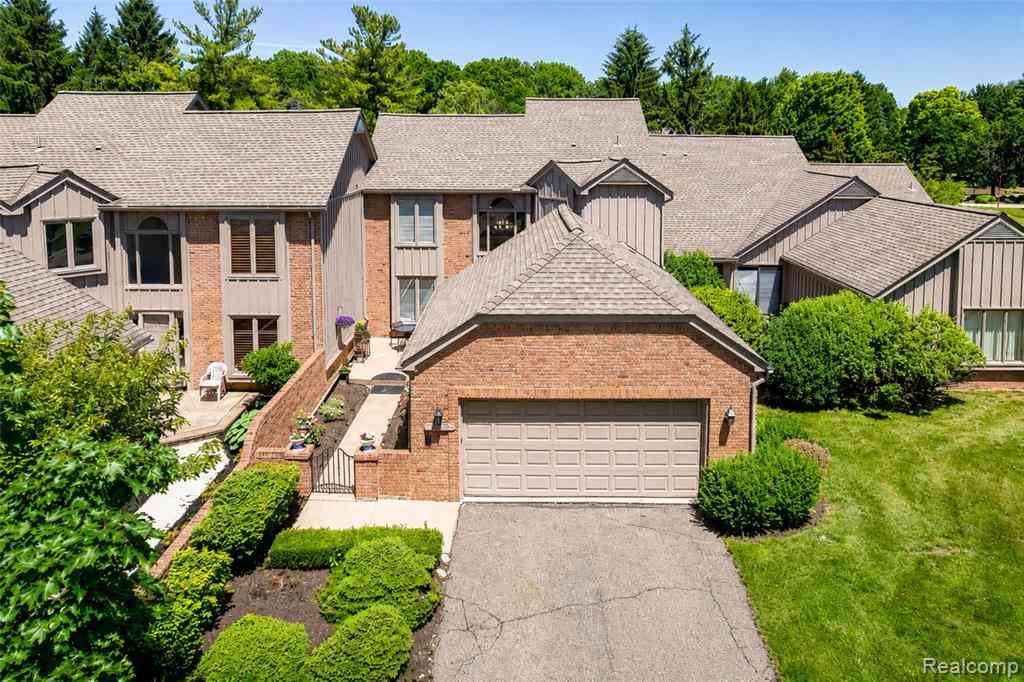 Condo For Sale - 37520 Amber Drive <br/> Oakland County, Farmington Hills, MI 48331