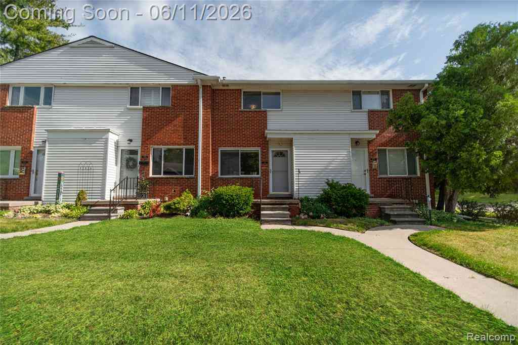 Condo For Sale - 502 W Houstonia Avenue <br/> Royal Oak, MI 48073