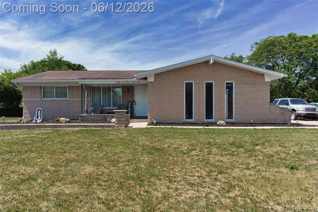 Homes For Sale - 27827 Westcott Crescent Circle <br/> Oakland County, Farmington, MI 48334