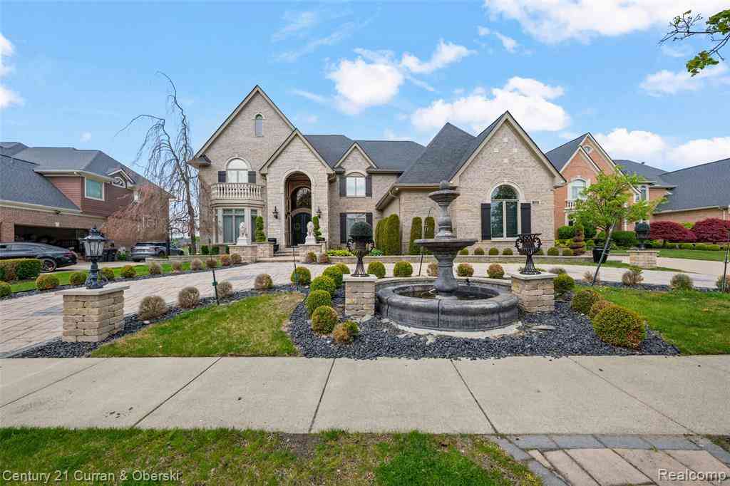 Homes For Sale - 18091 Peninsula Way <br/> Northville, MI 48168
