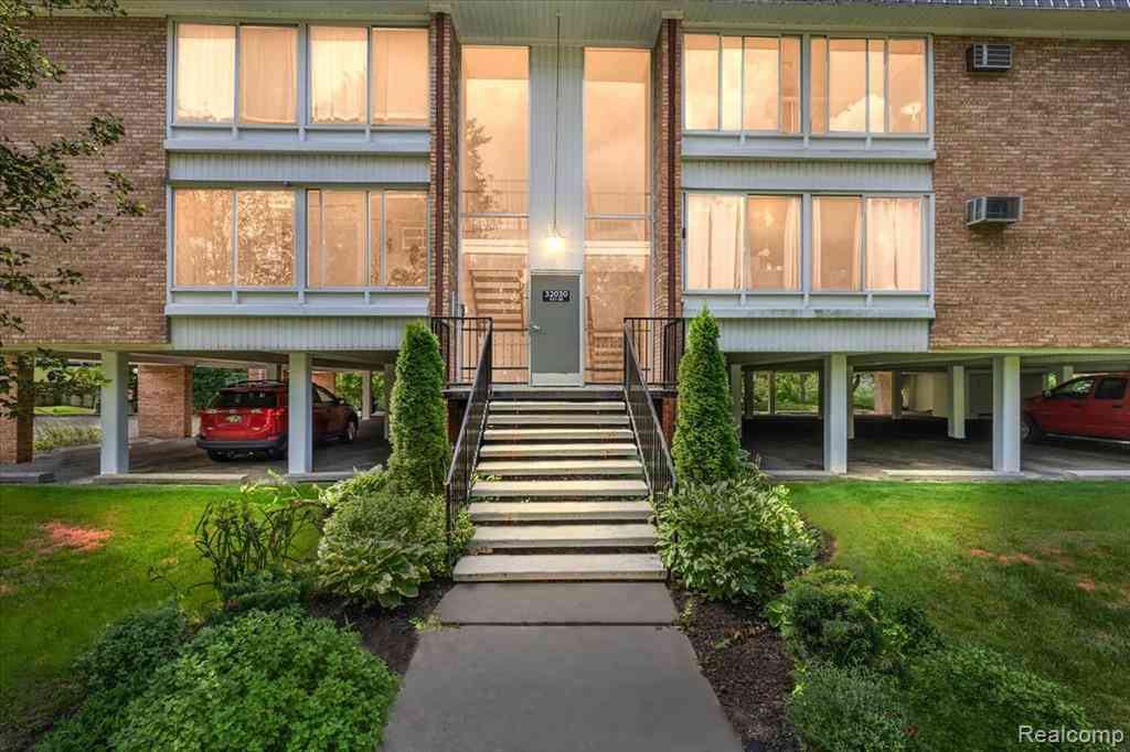 Condo For Sale - 32030 Grand River Avenue  #36<br/> Farmington, MI 48336