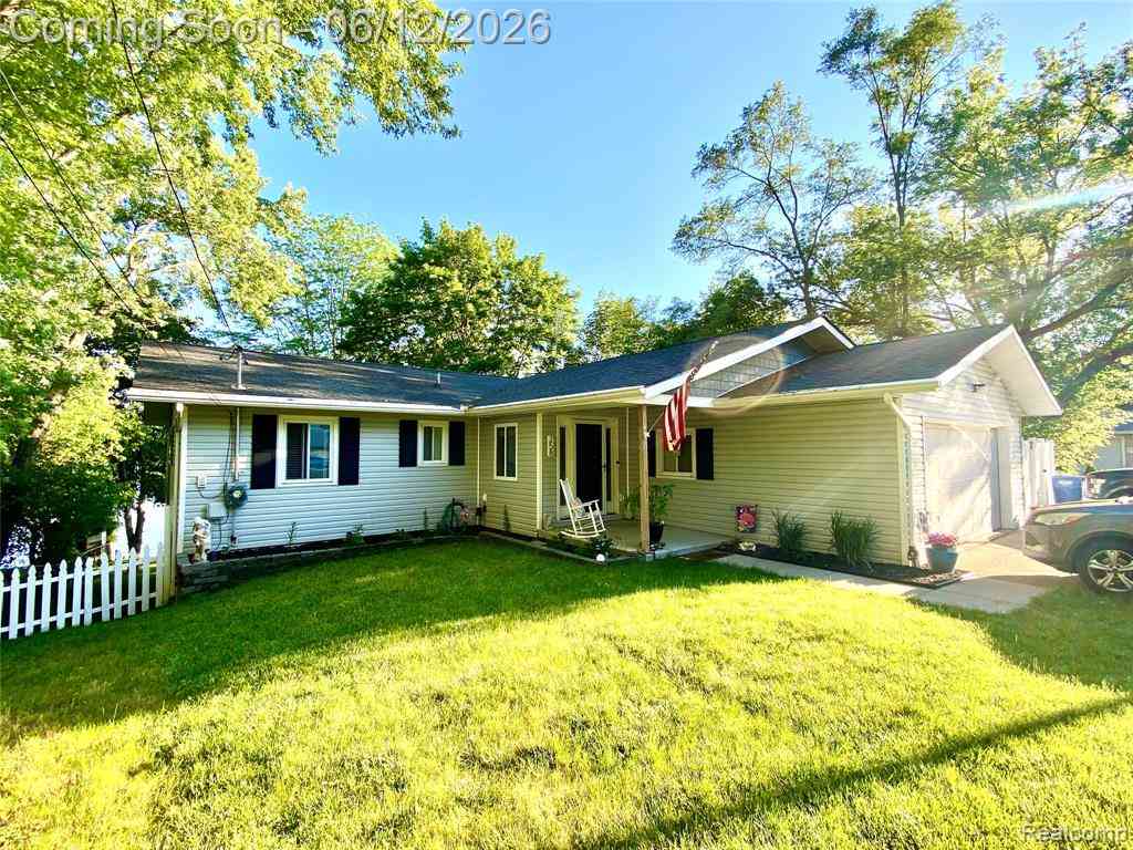 Homes For Sale - 258 Lakeside Drive <br/> Howell, MI 48843