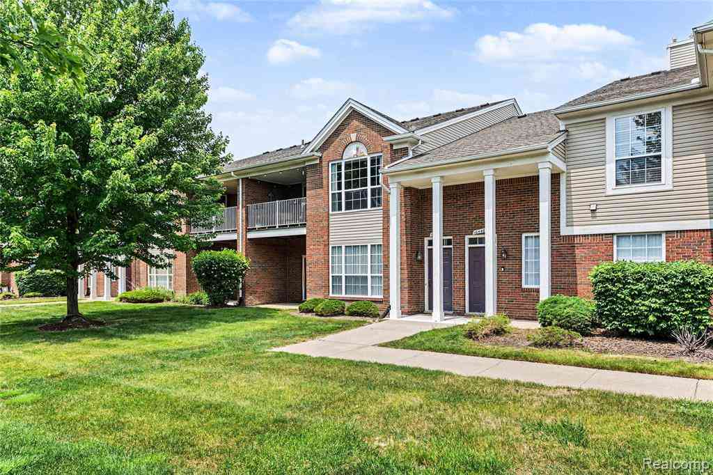 Condo For Sale - 16440 Dominion Drive <br/> Macomb, MI 48044