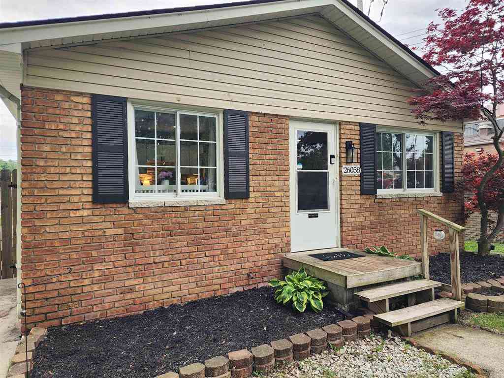 Homes For Sale - 26058 Lamour Street <br/> Macomb County, Harrison Township, MI 48045