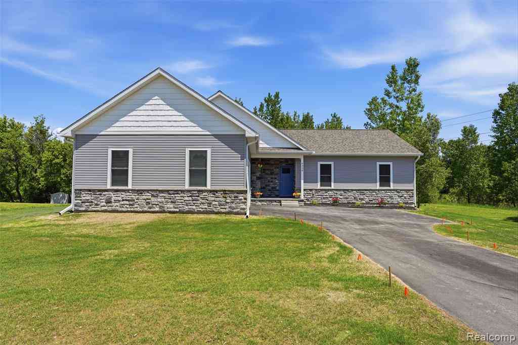 Homes For Sale - 6320 Birch Meadows Lane <br/> Fowlerville, MI 48836