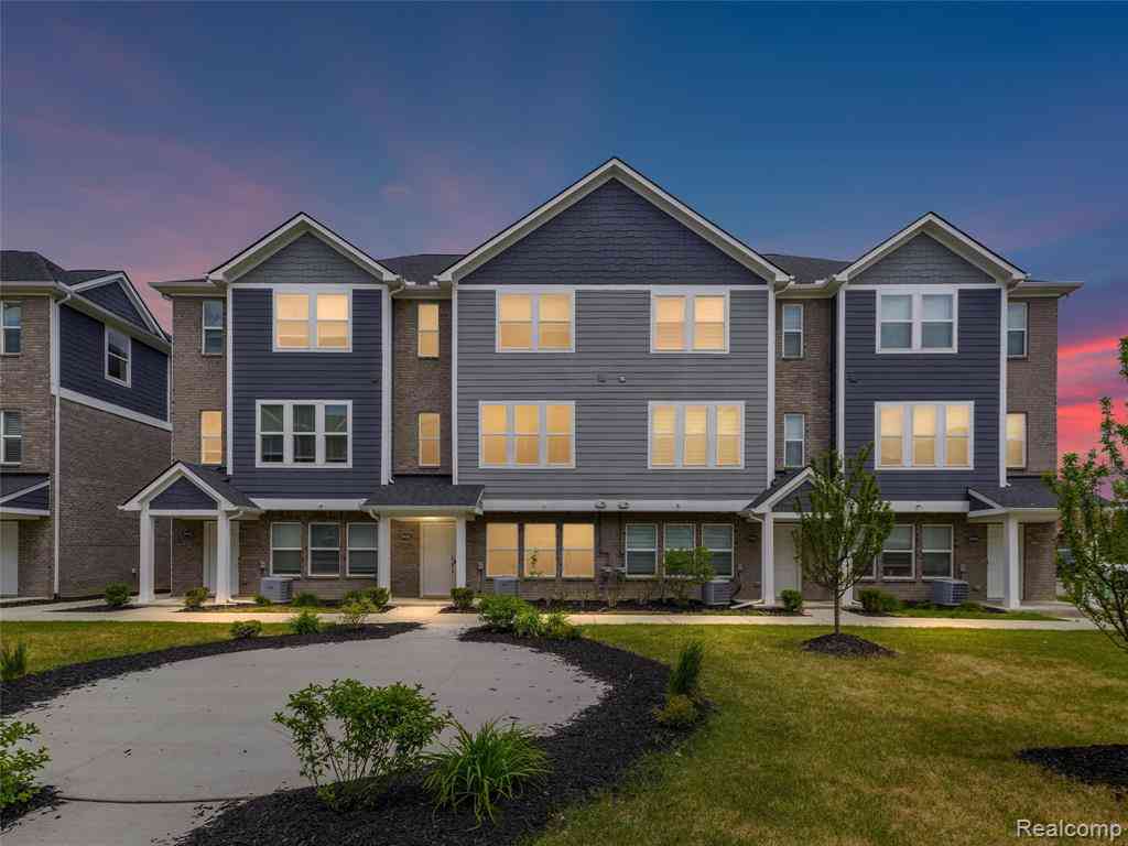 Condo For Sale - 2926 Artemis Drive <br/> Troy, MI 48085