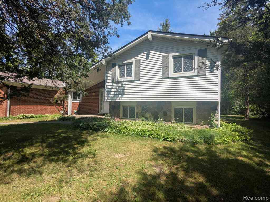 Homes For Rent - 3211 Mccluskey  <br/> Livingston County, Pinckney, MI 48169