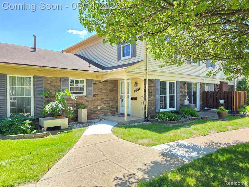 Condo For Sale - 34299 W Garfield Circle Circle  #2<br/> Fraser, MI 48026