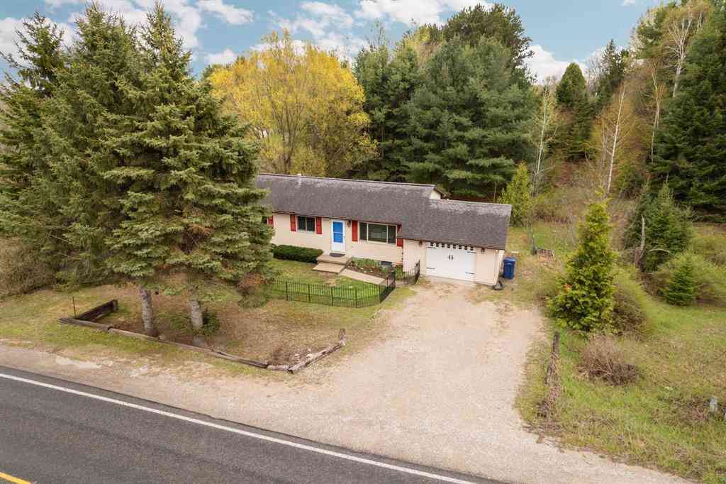 Homes For Sale - 10510 E Shady Lane <br/> Leelanau County, Suttons Bay, MI 49682