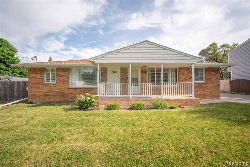 Homes For Sale - 1076 W Kurtz Avenue <br/> Flint, MI 48505