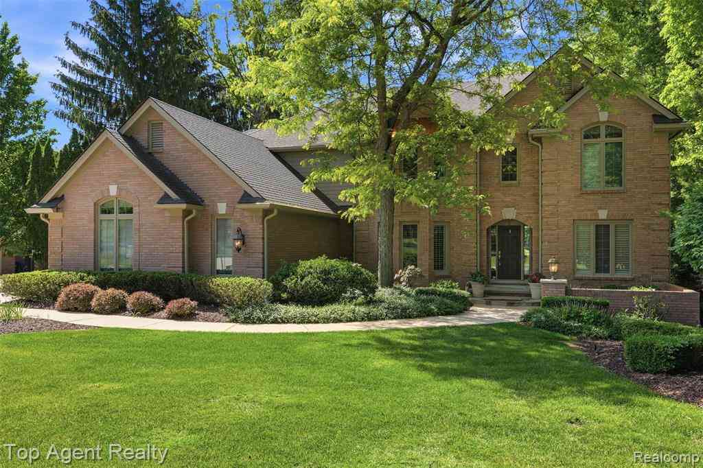 Homes For Sale - 1709 Apple Ridge Court <br/> Rochester, MI 48306