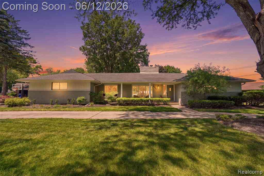 Homes For Sale - 6998 Meadowlake Road <br/> Bloomfield Hills, MI 48301