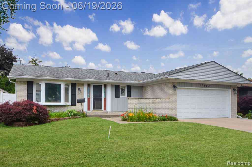 Homes For Sale - 37653 Longacre Drive <br/> Macomb County, Sterling Heights, MI 48312