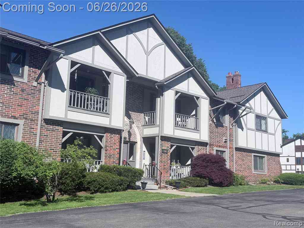 Condo For Sale - 42160 Woodward Avenue  #7<br/> Bloomfield Hills, MI 48304