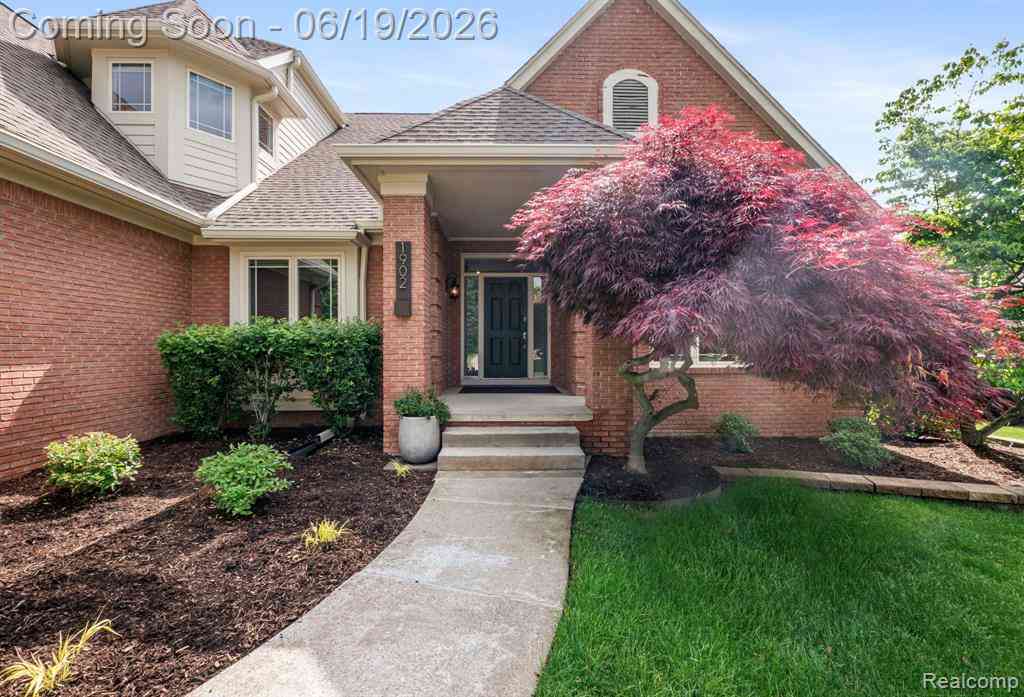 Homes For Sale - 1902 Grayslake Drive <br/> Oakland County, Rochester, MI 48306