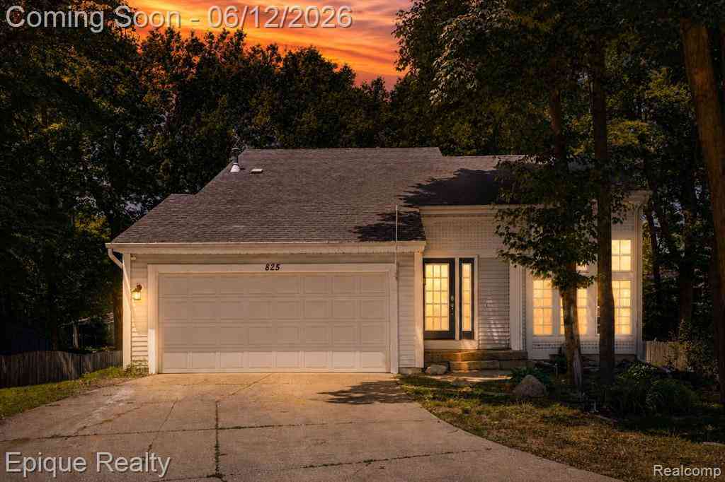 Homes For Sale - 825 Summer Creek Court Se SE<br/> Grand Rapids, MI 49508