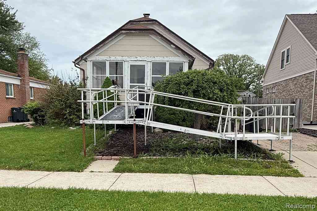 Homes For Sale - 23141 Euclid Street <br/> Macomb County, Saint Clair Shores, MI 48082