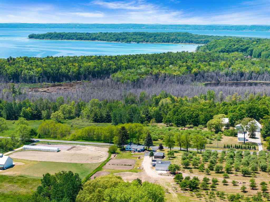 Homes For Sale - 14792 Peninsula Drive <br/> Traverse City, MI 49686