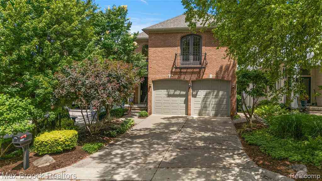 Homes For Sale - 5348 Sunnycrest Drive <br/> West Bloomfield, MI 48323