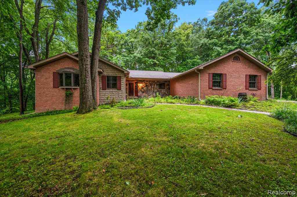 Homes For Sale - 670 Rolling Acres Drive <br/> Ortonville, MI 48462