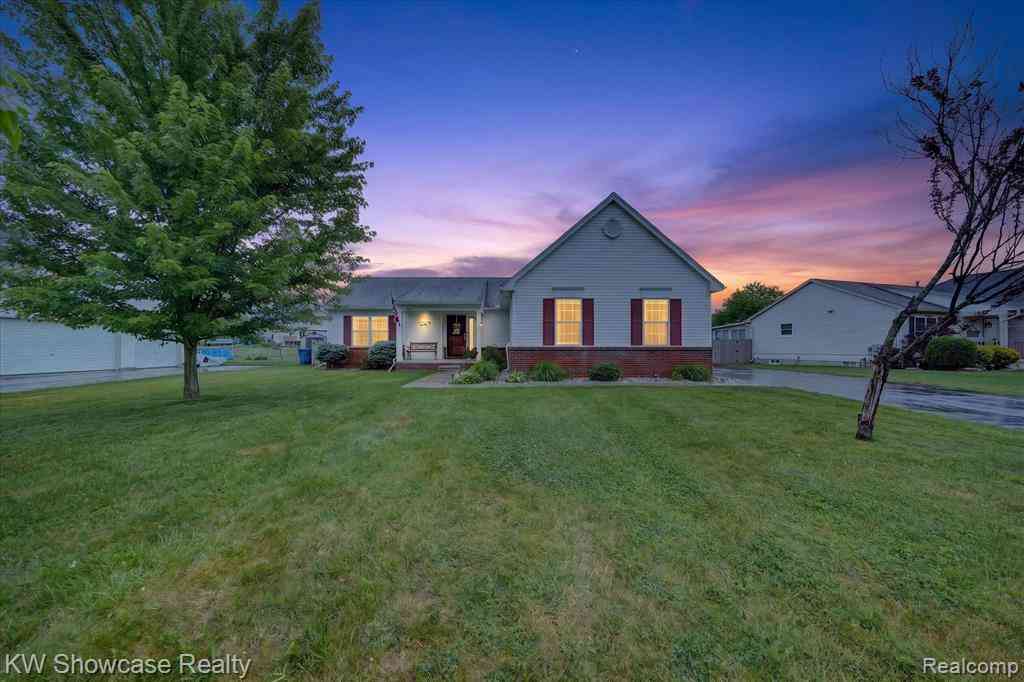 Homes For Sale - 8196 Loon Lane <br/> Grand Blanc, MI 48439