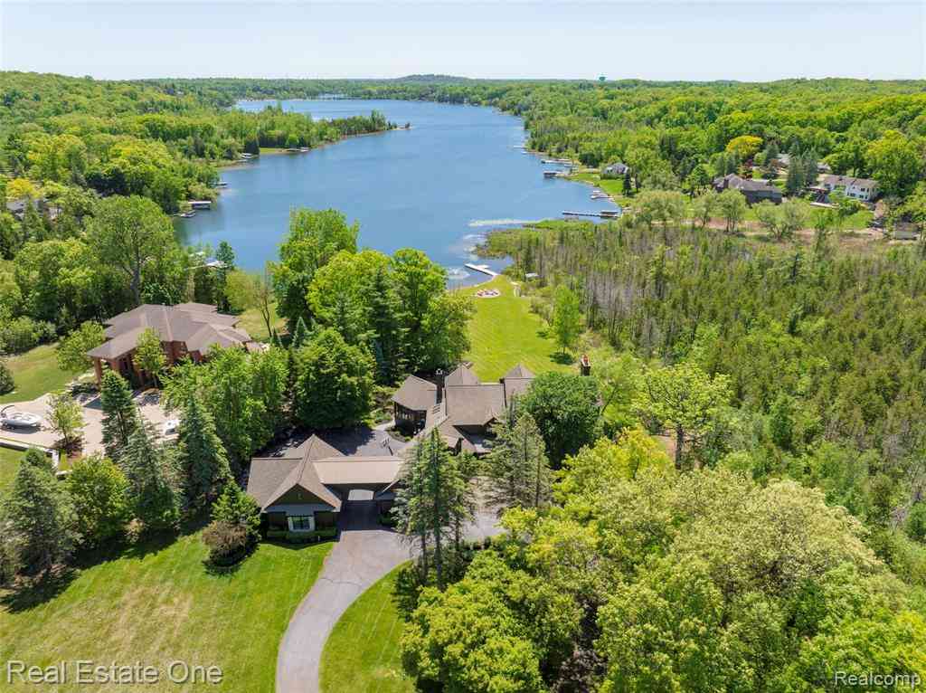 Homes For Sale - 7689 Deerhill Drive <br/> Oakland County, Independence, MI 48346