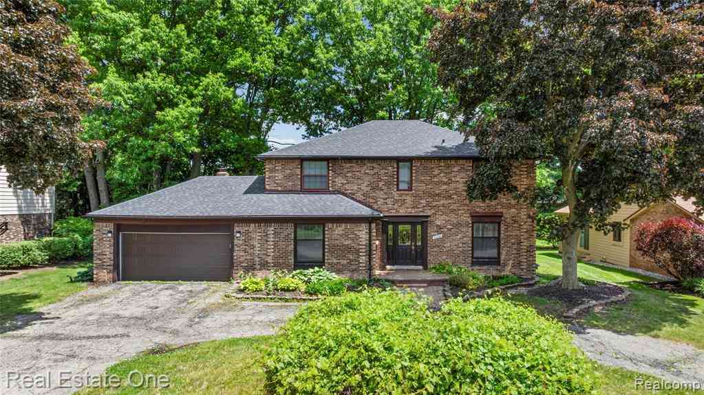 Homes For Sale - 30056 Mayfair Drive <br/> Oakland County, Farmington Hills, MI 48331