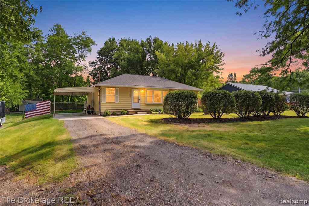 Homes For Sale - 6509 Silver Lake Road <br/> Genesee County, Linden, MI 48451