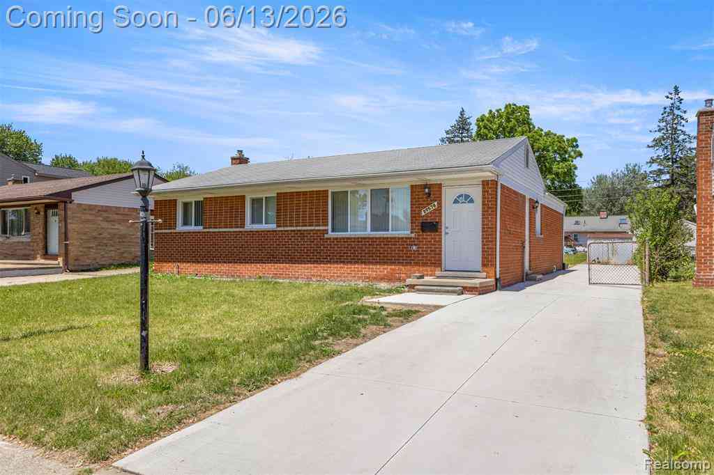 Homes For Sale - 29578 Brown Court <br/> Wayne County, Garden City, MI 48135