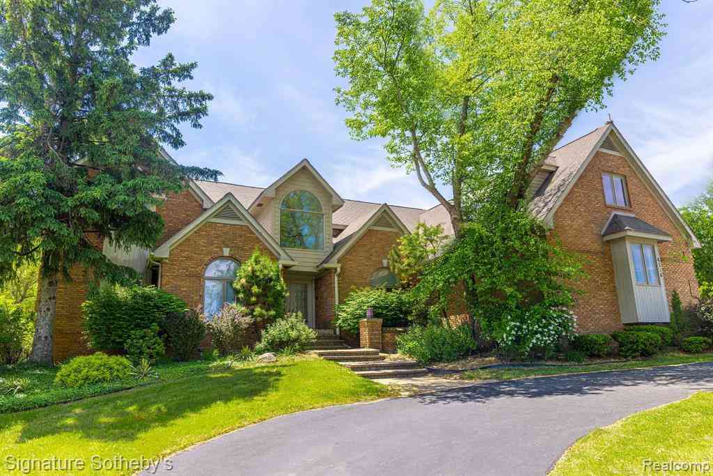 Homes For Sale - 4156 Marlwood Drive <br/> Oakland County, West Bloomfield, MI 48323