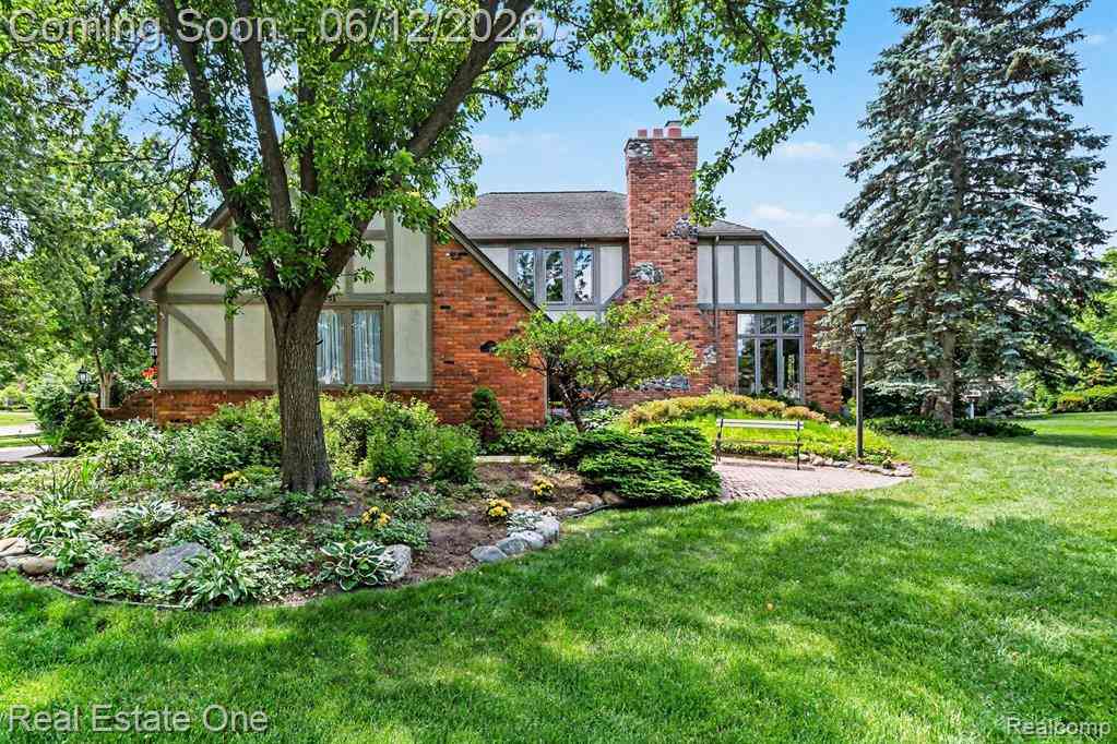 Homes For Sale - 1751 Carpenter Drive <br/> Troy, MI 48098