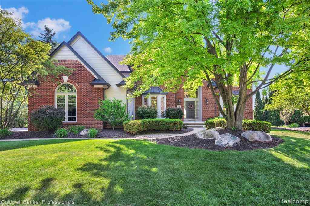 Homes For Sale - 1399 Pebble Ridge Drive <br/> Rochester, MI 48307