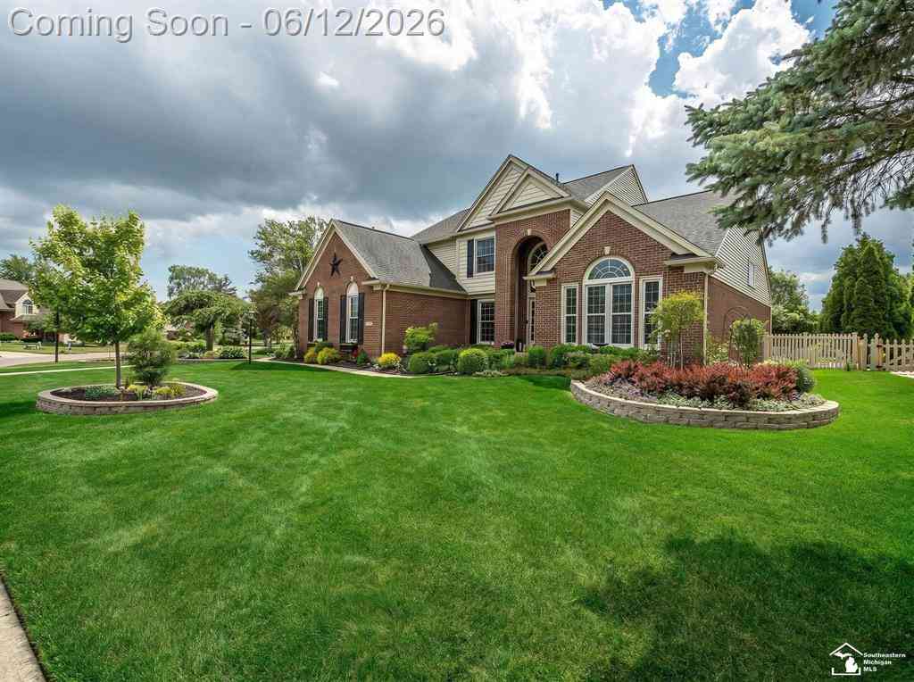Homes For Sale - 816 Regents Park Drive <br/> Monroe, MI 48161