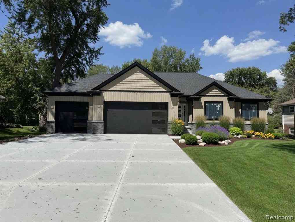 Homes For Sale - 39125 Chartier Street <br/> Harrison Township, MI 48045