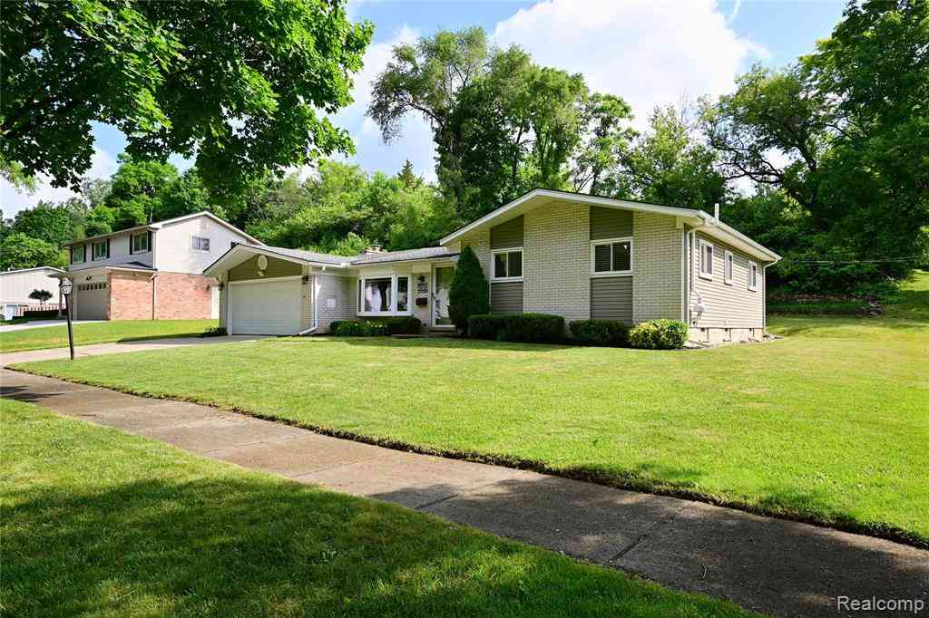 Homes For Sale - 24136 Twin Valley Court <br/> Oakland County, Farmington, MI 48336