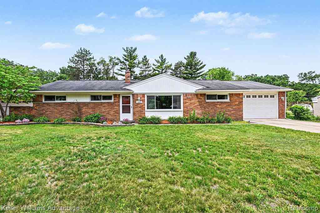 Homes For Sale - 1669 Ashstan Drive <br/> Oakland County, Walled Lake, MI 48390
